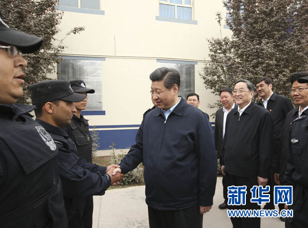 新疆警方新篇章，携手共筑安全之梦，2020年警察招聘启幕，学习成就荣耀之路。